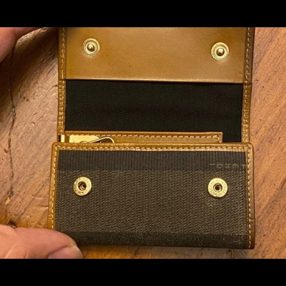 Authentic Fendi Keyholder - Picture 3 of 8